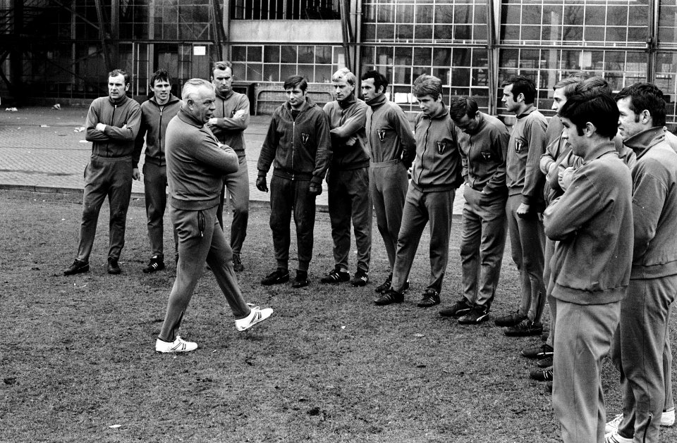 Elftal Vorwarts traint in Feyenoord Stadion, Bestanddeelnr 923-3546