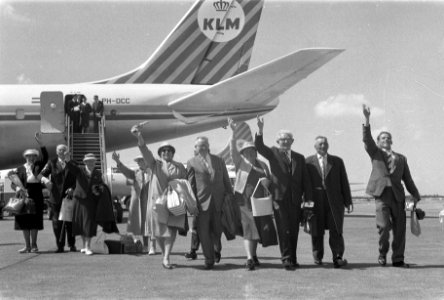 Emigrantenouders naar Canada met DC8 KLM prijsvraag, Bestanddeelnr 911-3344