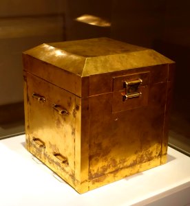 Empress Xiaoke's seal box, China, 1922 AD, gold alloy - Peabody Essex Museum - DSC07912