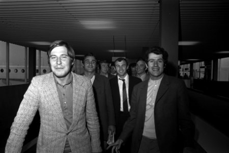 Elftal Levsky Spartak arriveert op Schiphol voor wedstrijd tegen Sparta, vlnr, Bestanddeelnr 924-9838