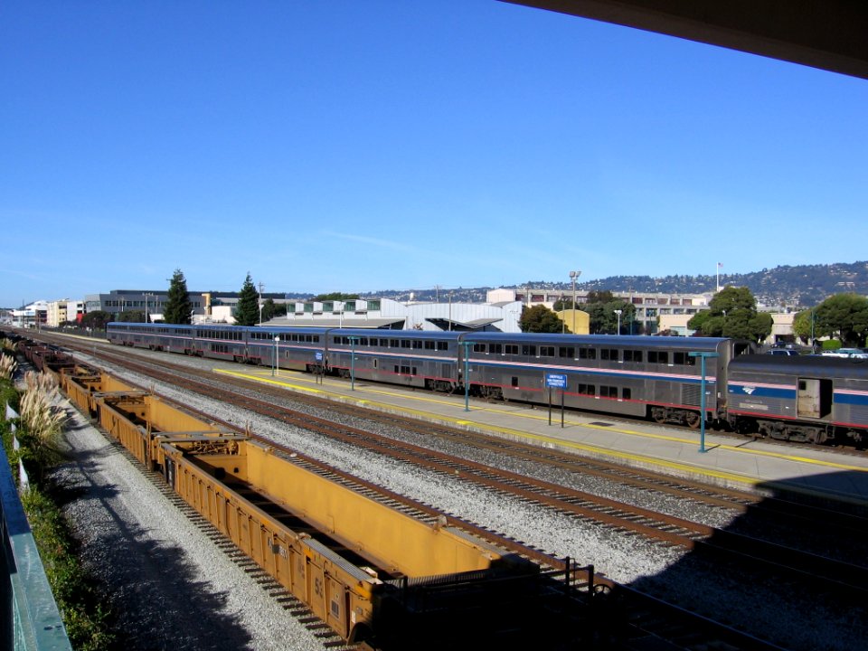 Emeryville Station 2690 04
