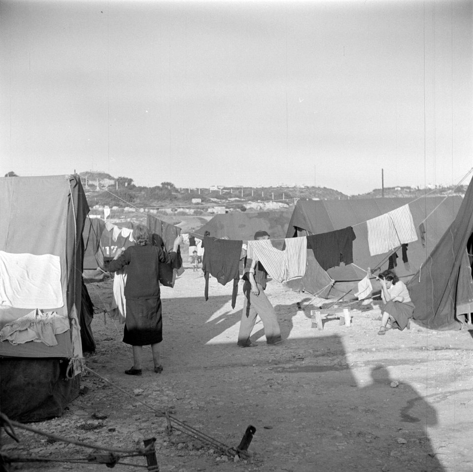 Emigranten (oliem) afkomstig uit landen van achter het IJzeren Gordijn in het do, Bestanddeelnr 255-1173