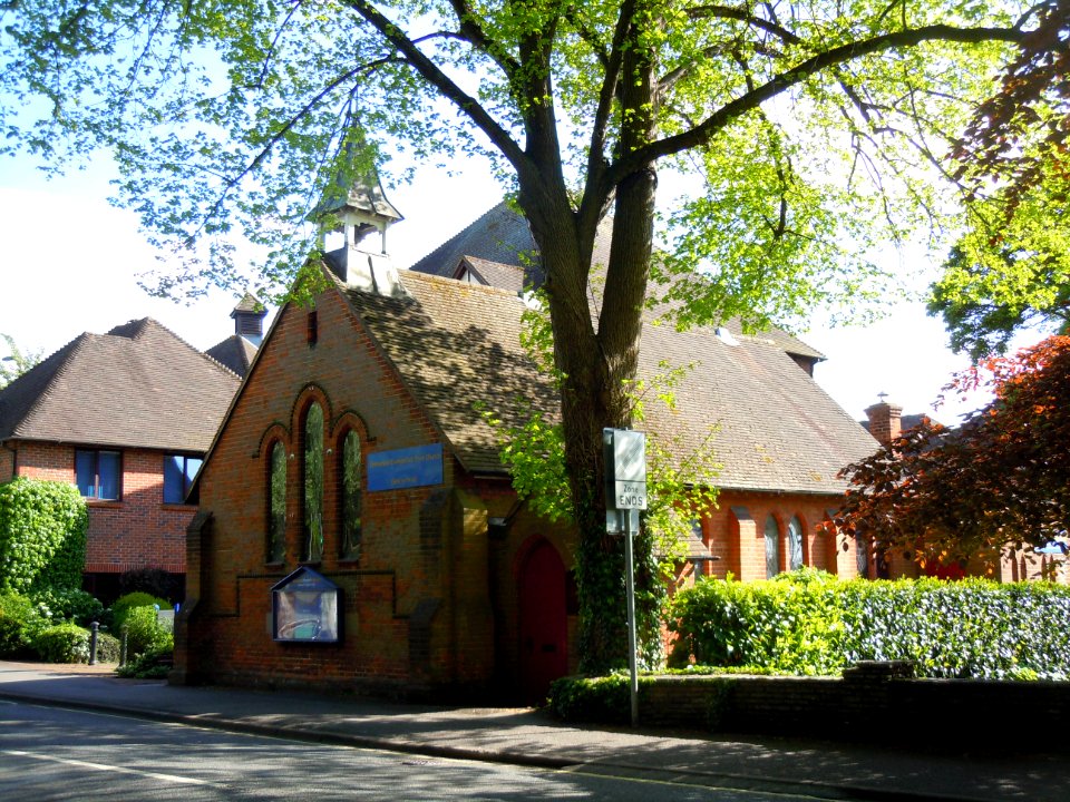 Emmanuel Church, South Street, Farnham (May 2015) (2)