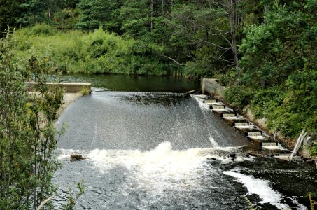 Emu-River-weir-20071225-001