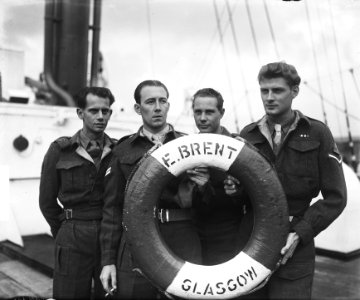 Empire Brent met militairen uit Indonesie in Amsterdam, Bestanddeelnr 903-7032