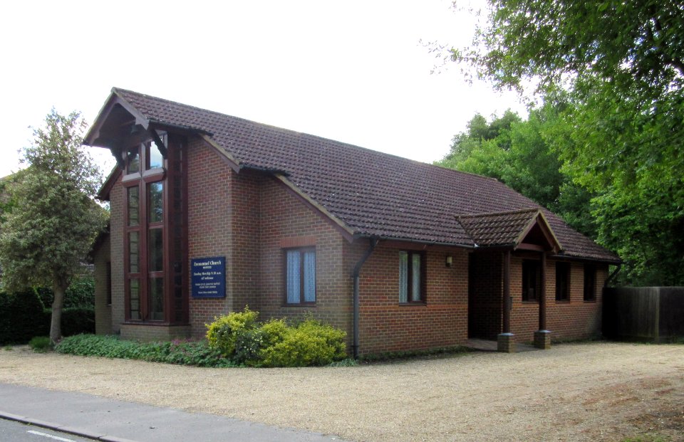 Emmanuel Church, Saunders Lane, Mayford, Woking (June 2015) (1)