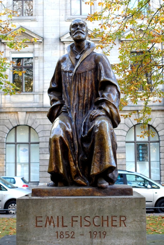 Emil-Fischer-Denkmal (Berlin) - DSC09597