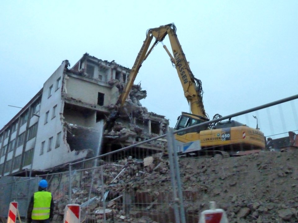 Emden-demolition-hertie