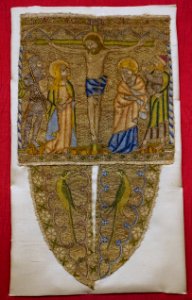 Embroidered crucifixion with two parrots, opus anglicanum technique, England, 14th century AD - Cinquantenaire Museum - Brussels, Belgium - DSC08800