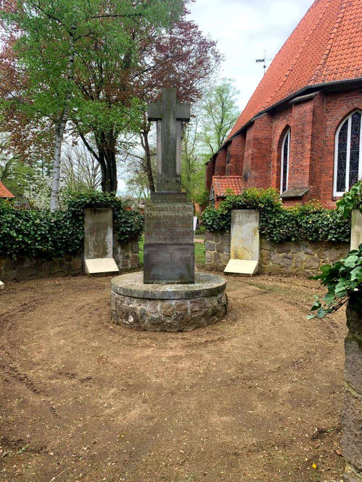 Embsen, Alter Friedhof, Gefallenendenkmal (3)