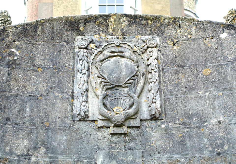 Emblem - Luttrell's Tower - Calshot, England - DSC03748