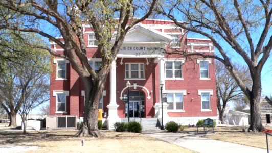 Ellis County, Oklahoma courthouse from W 1
