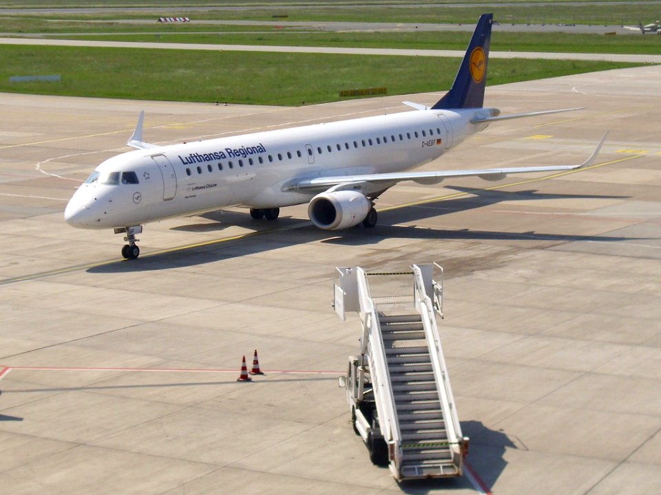 Embraer 195 Lufthansa D-AEBF (2)