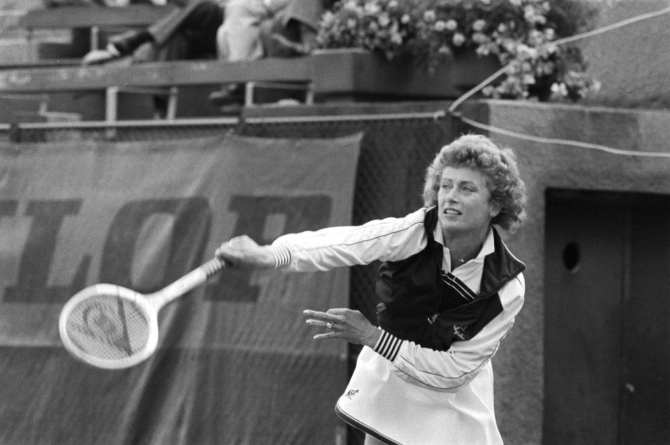Elly Vessies in aktie tijdens de halve finale tegen Marianne van der Torre, Bestanddeelnr 930-4013