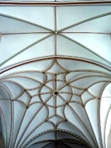 Elizondo - Iglesia de Santiago Apóstol, interior 05