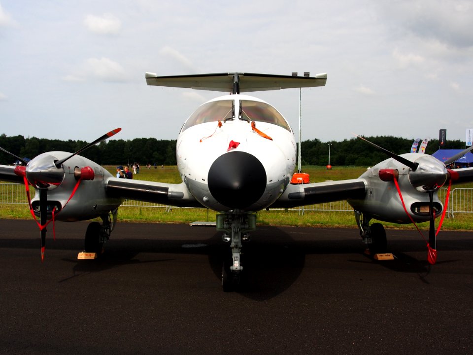 EMB-121 Xingu MARINE 100 ANS No67, pic4