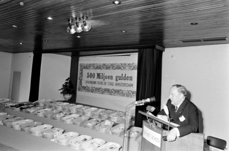 Elke baby die rond 29 september 1966 is geboren ontvangt honderd gulden, Bestanddeelnr 919-5230