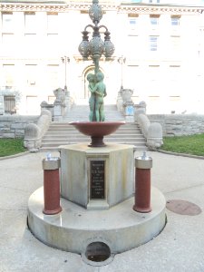 Ellis Fountain - Lexington, Kentucky - DSC09091