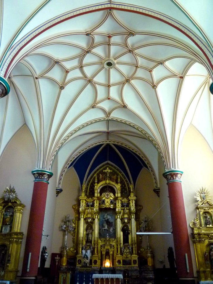 Elizondo - Iglesia de Santiago Apóstol, interior 04