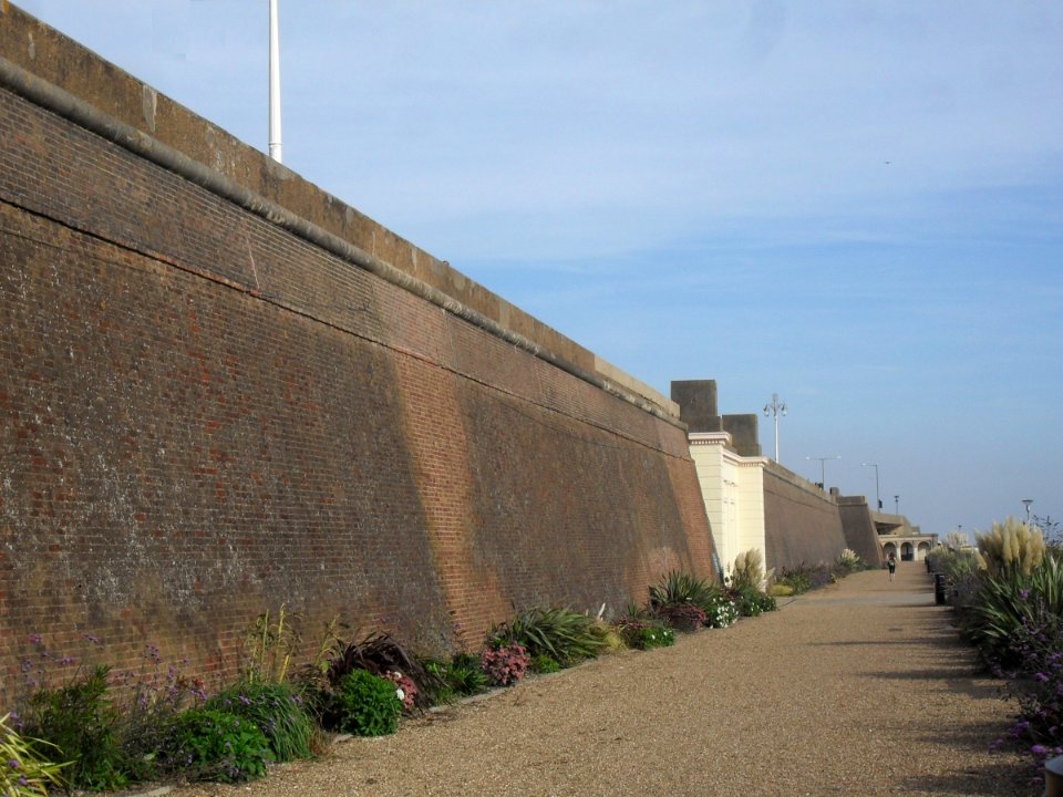 Embankments at The Esplanade, Brighton (September 2010)
