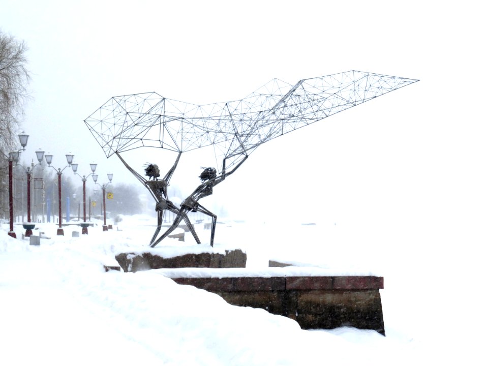 Embankment Onezhskaya. Sculptures 1