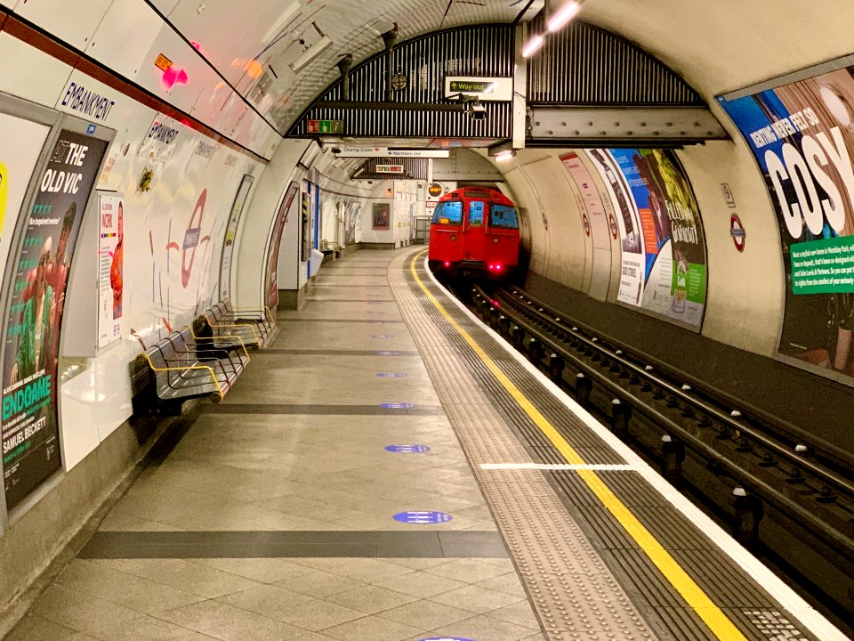 Embankment Southbound Bakerloo platform