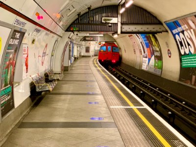 Embankment Southbound Bakerloo platform photo