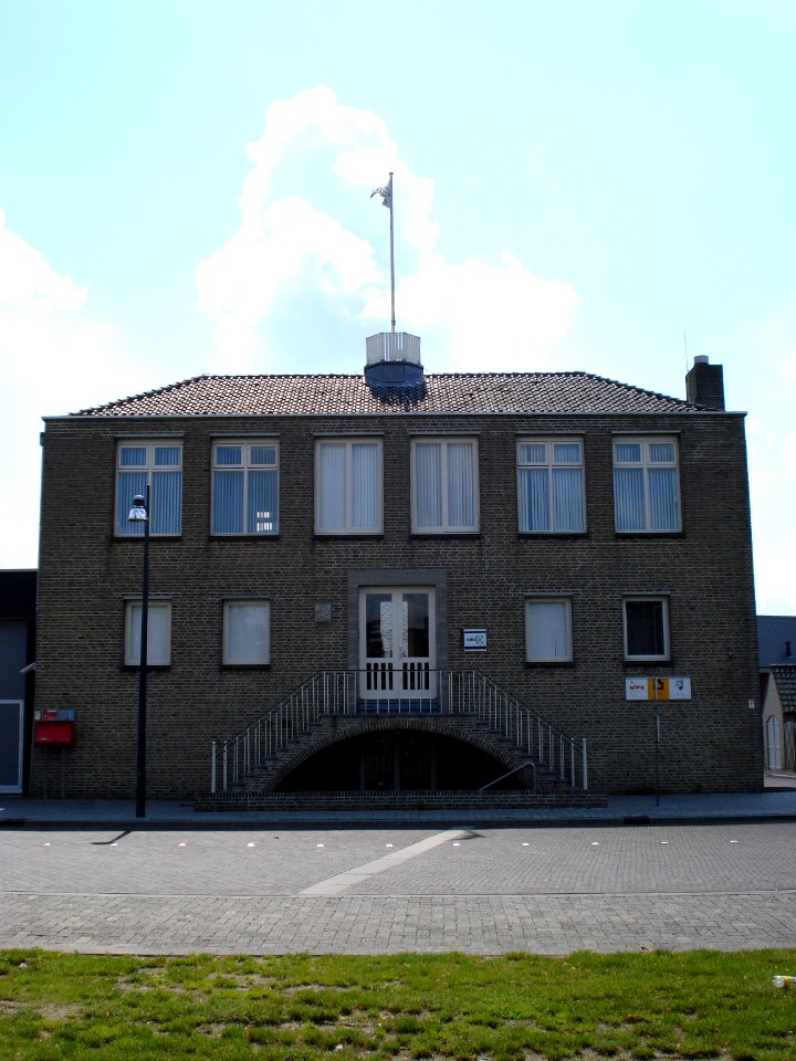Empel, voormalig gemeentehuis Empel en Meerwijk