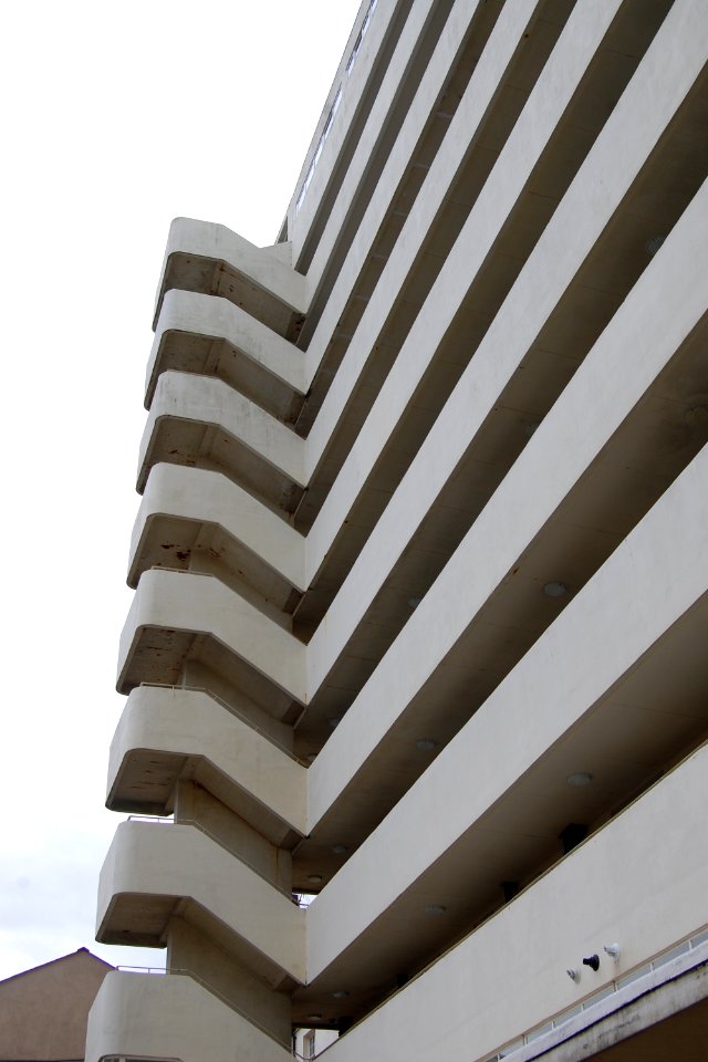 Embassy Court, King's Road, Brighton (NHLE Code 1381645) (May 2019) (Detail of Exterior) (2)