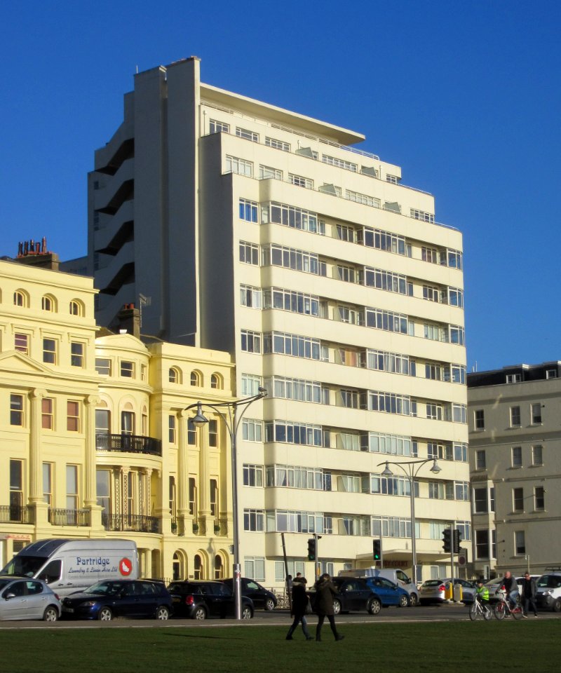 Embassy Court, King's Road, Brighton (NHLE Code 1381645) (January 2017) (1)
