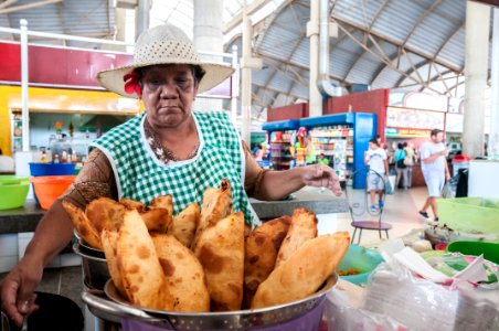 Empanadera en el Mercado de Conejero