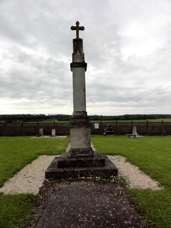 Emberménil (M-et-M) croix de cimetière