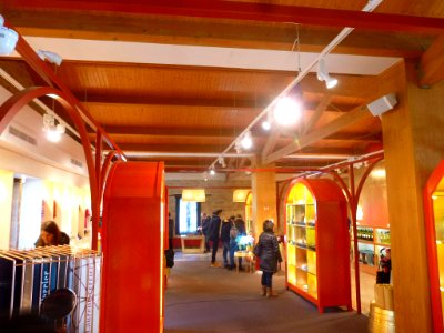 Elciego - Ciudad del Vino-Marqués de Riscal, tienda-bar 06