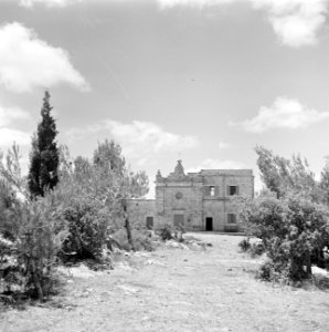 El Mugraga op de berg Carmel. Kerkgebouw in barokstijl met aanbouw met op de voo, Bestanddeelnr 255-0888