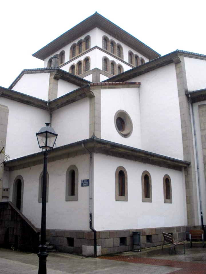 El Entrego (San Martín del Rey Aurelio) - Iglesia de San Andres 02