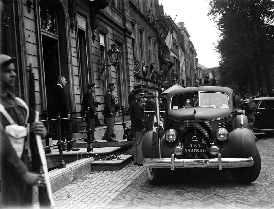 Eisenhower in Den Haag. Paleis Lange Voorhout, Bestanddeelnr 900-8849
