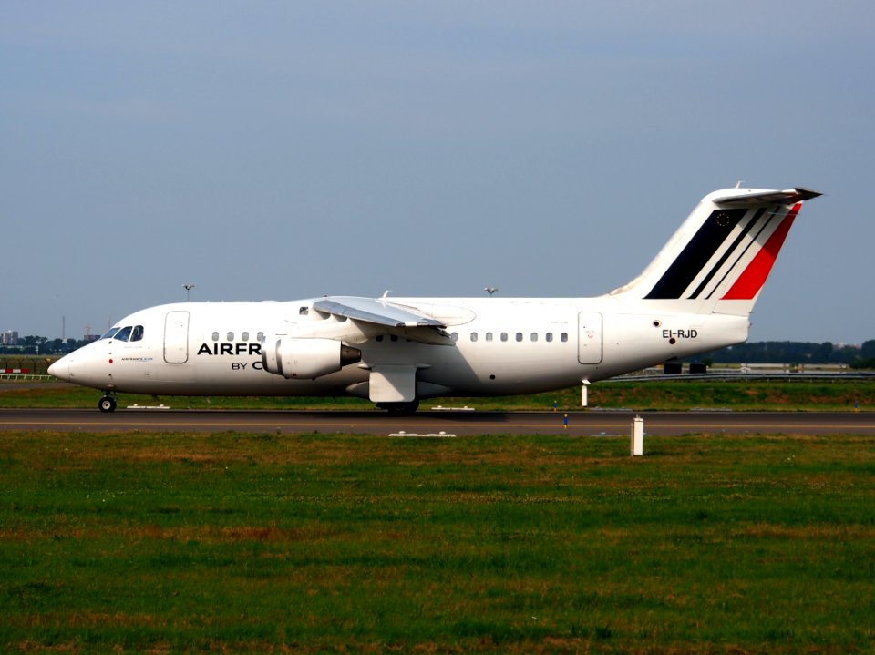 EI-RJD Cityjet British Aerospace Avro RJ85 - cn E2334, taxiing 22july2013 pic-003