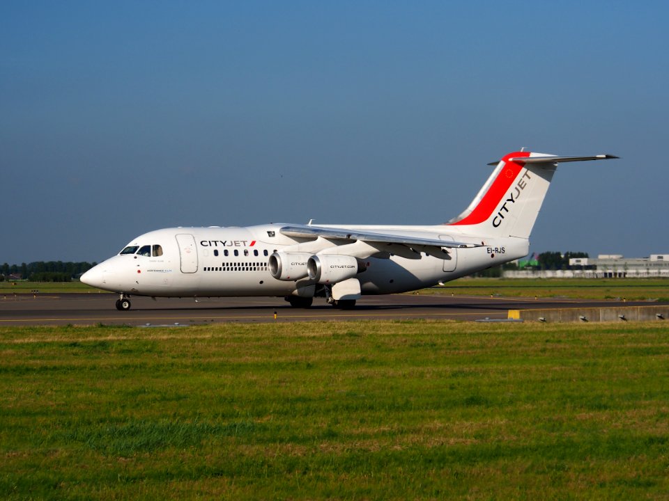 EI-RJS Cityjet British Aerospace Avro RJ85 - cn E2365 taxiing 15july2013 pic-002