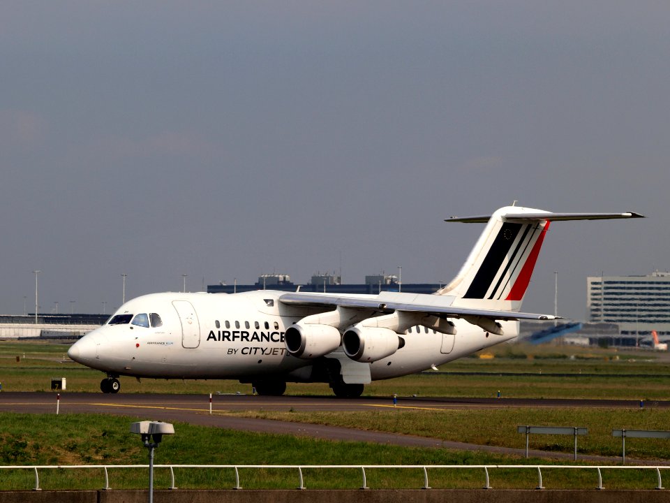 EI-RJH Cityjet British Aerospace Avro RJ85 - cn E2345 taxiing 14july2013 pic2
