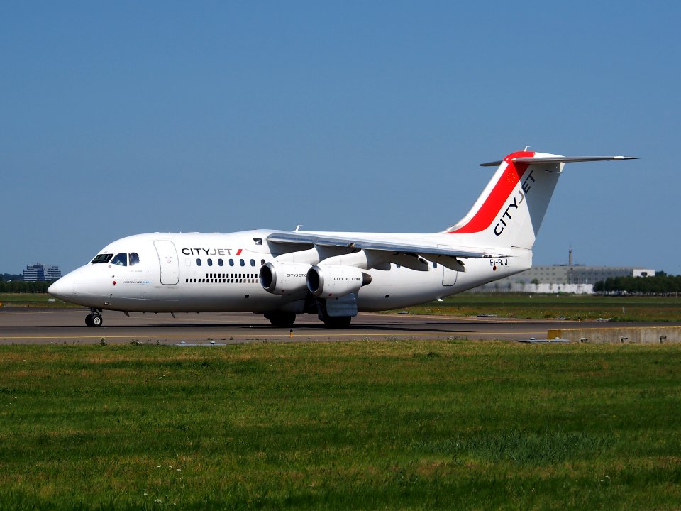 EI-RJJ Cityjet British Aerospace Avro RJ85 - cn E2347, taxiing 21july2013 pic-003