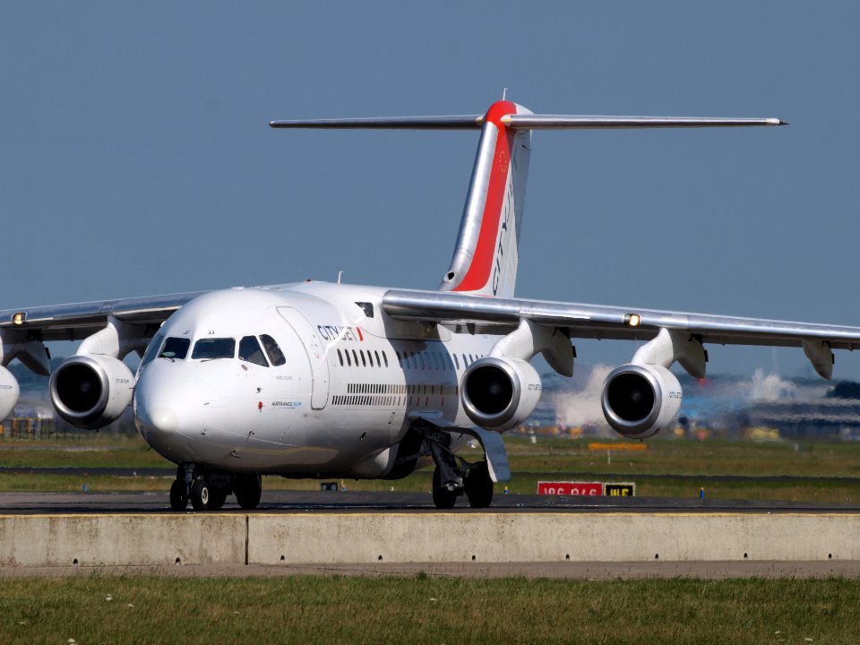 EI-RJJ Cityjet British Aerospace Avro RJ85 - cn E2347, taxiing 21july2013 pic-002