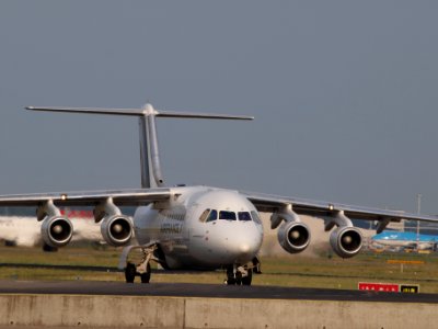 EI-RJH Cityjet British Aerospace Avro RJ85 - cn E2345 taxiing 22july2013 pic-001