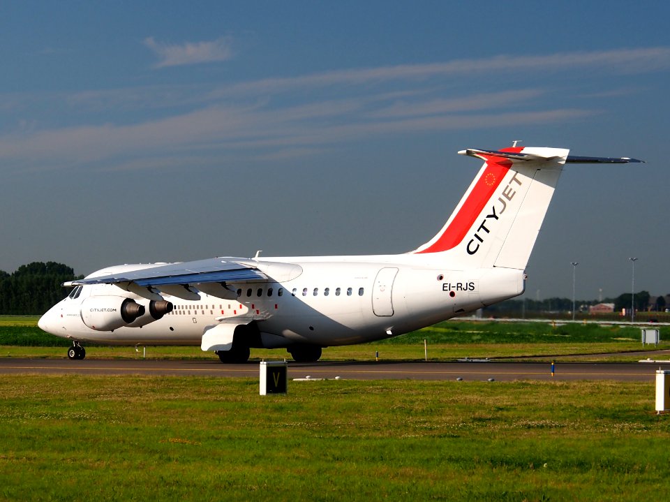 EI-RJS Cityjet British Aerospace Avro RJ85 - cn E2365 taxiing 15july2013 pic-005
