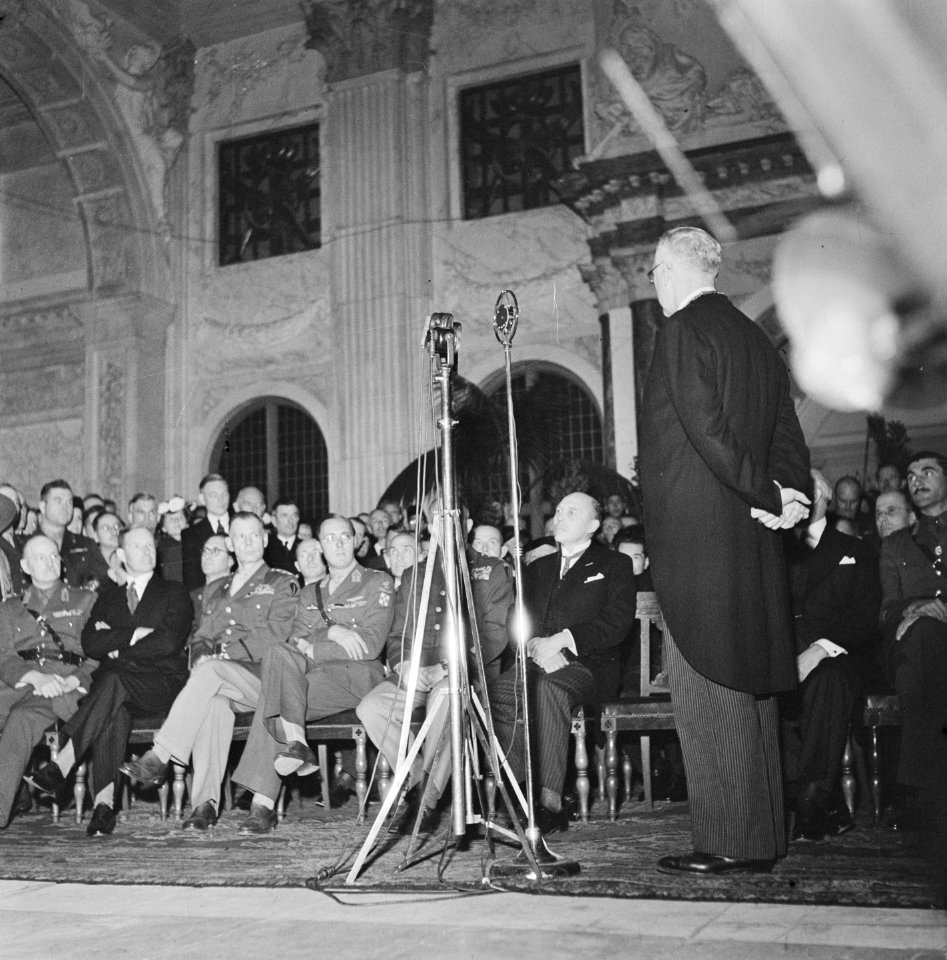 Eisenhower in Amsterdam. Burgerzaal van het Paleis op de Dam. Toespraak van waar, Bestanddeelnr 900-8891