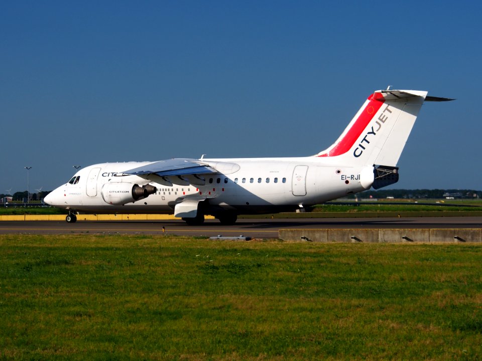 EI-RJF Cityjet British Aerospace Avro RJ85 - cn E2337 taxiing 18july2013 pic-004
