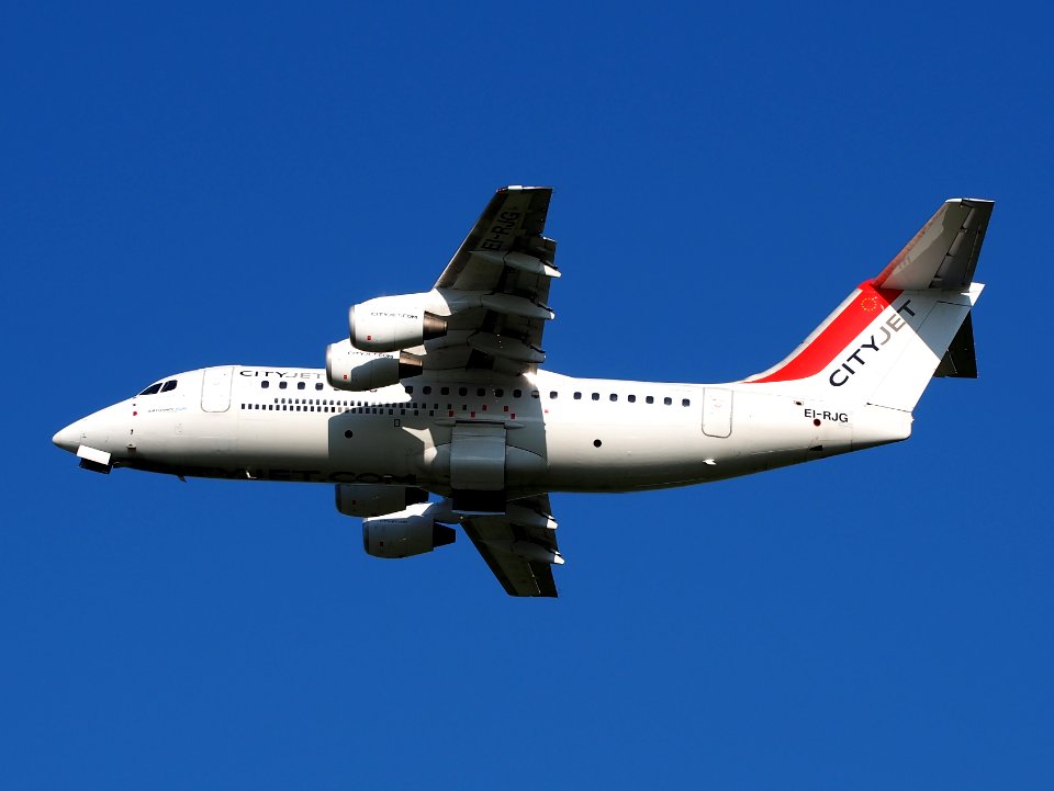 EI-RJG CityJet, AVRO RJ 85, takeoff from Schiphol (AMS - EHAM), The Netherlands, 16may2014