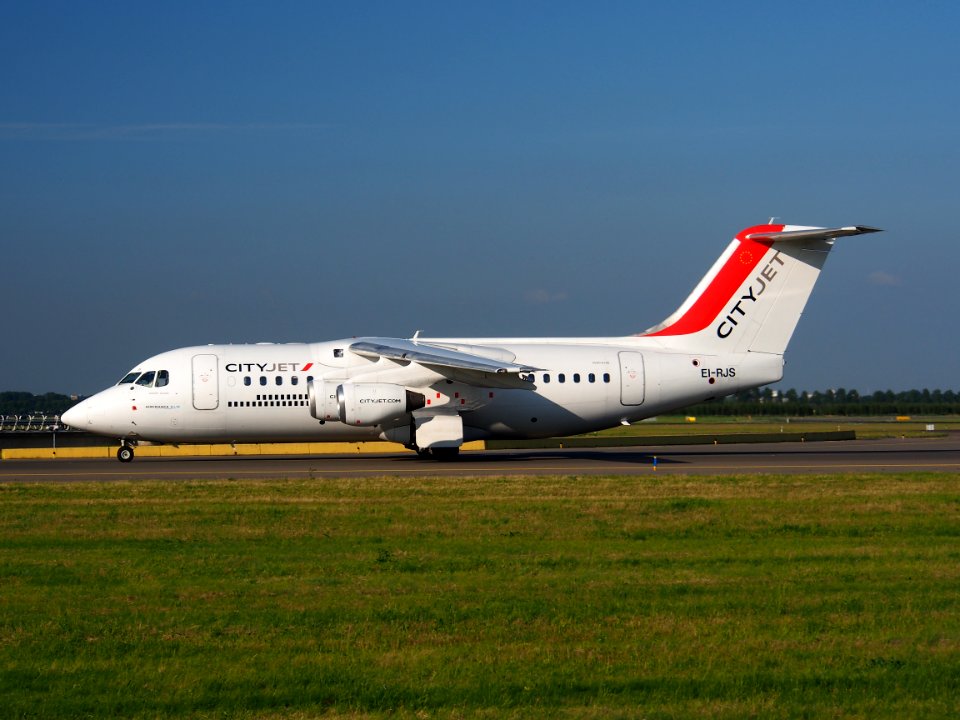 EI-RJS Cityjet British Aerospace Avro RJ85 - cn E2365 taxiing 15july2013 pic-003