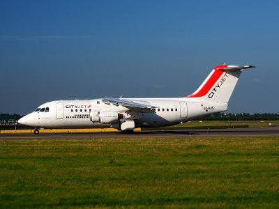 EI-RJS Cityjet British Aerospace Avro RJ85 - cn E2365 taxiing 15july2013 pic-003