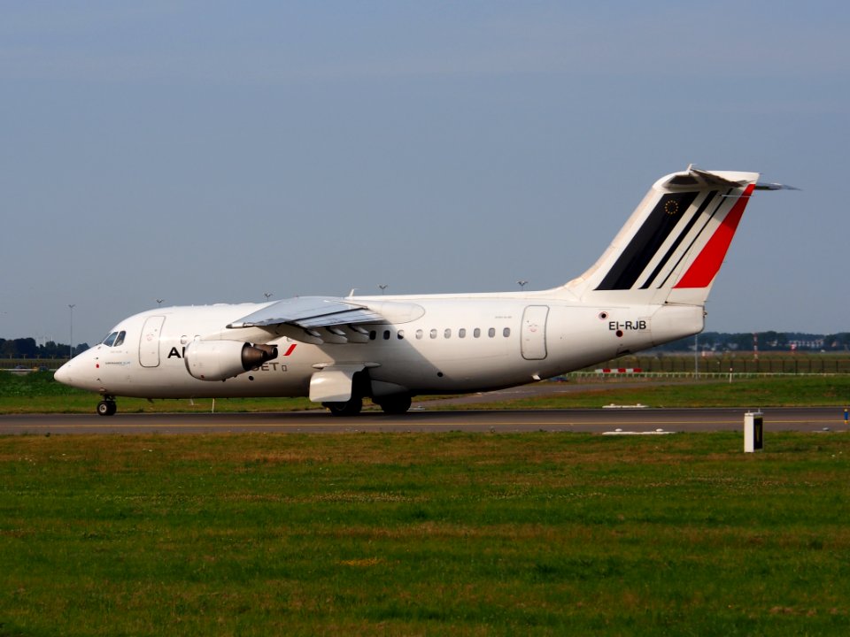 EI-RJB Cityjet British Aerospace Avro RJ85 - cn E2330, taxiing 22july2013 pic-004