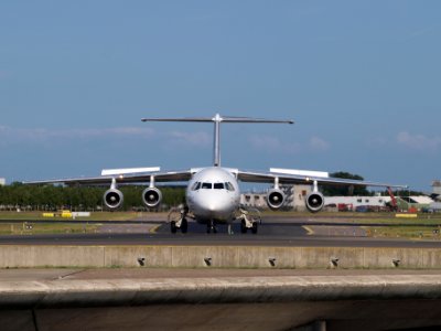 EI-RJH Cityjet British Aerospace Avro RJ85 - cn E2345 taxiing 19july2013 pic1